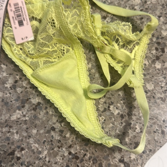 Victoria secret thong - Picture 3 of 3